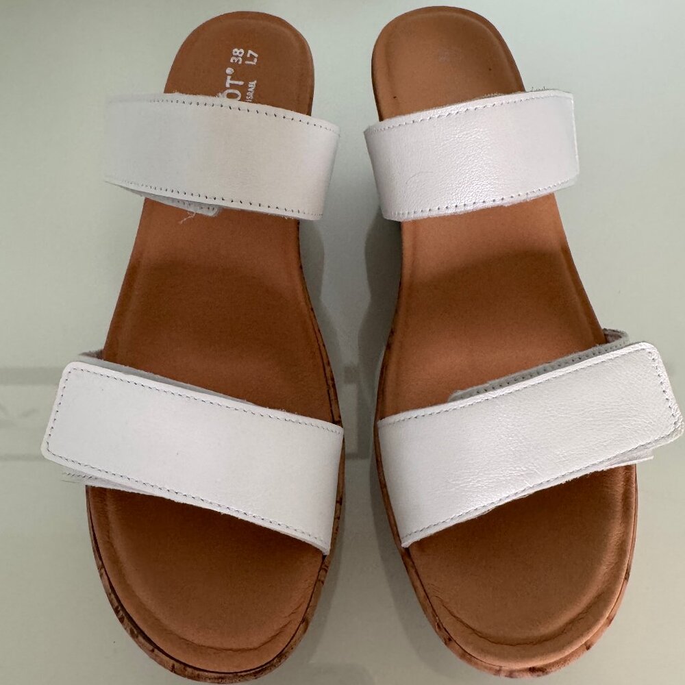 Naot Caveran Wedge White Pearl Leather size 38